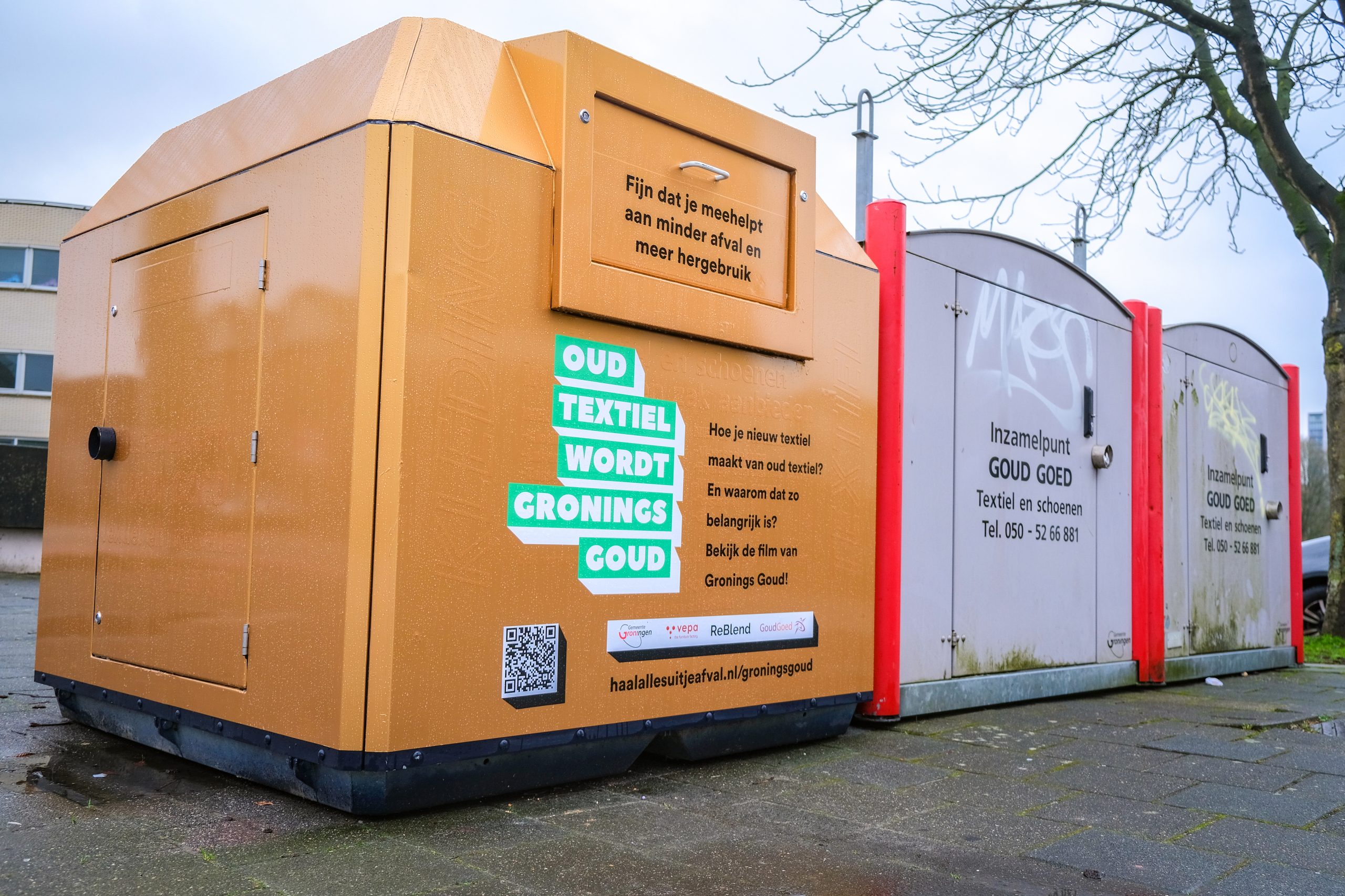 textielcontainer goudkleurige inzamelcontainer voor textiel